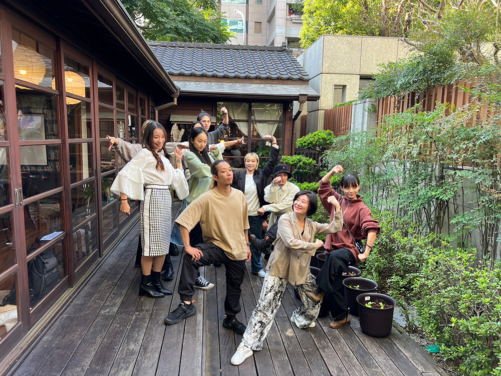 「默島進行曲」3年計畫將在編舞家何曉玫（左二）帶領下啟動對「台灣人的身體」進行系統性的考察及梳理，圖為宣告記者會現場。